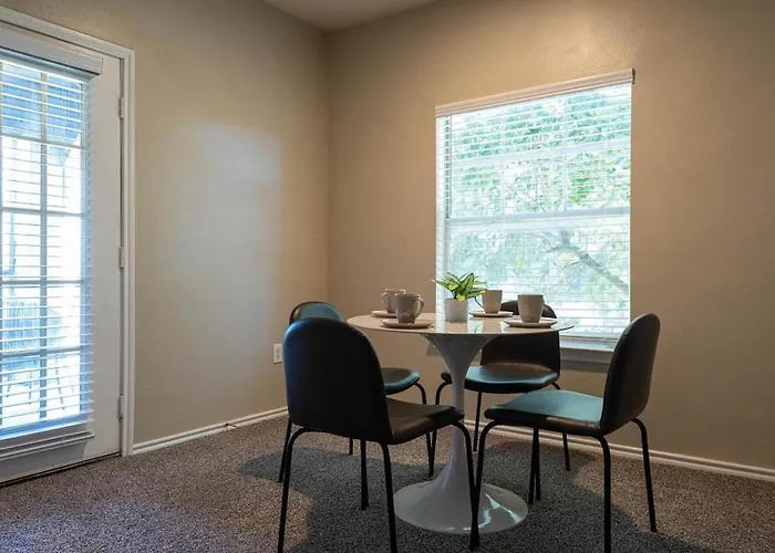 Landing Modern With Amazing Amenities Apartment
